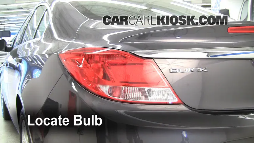 2011 Buick Regal CXL 2.4L 4 Cyl. Luces Luz de reversa (reemplazar foco)